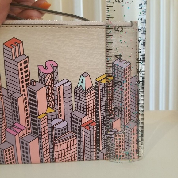 Kate Spade New York Rock Center Skyline Small Saffiano Leather Wristlet NWOT - Picture 6 of 7